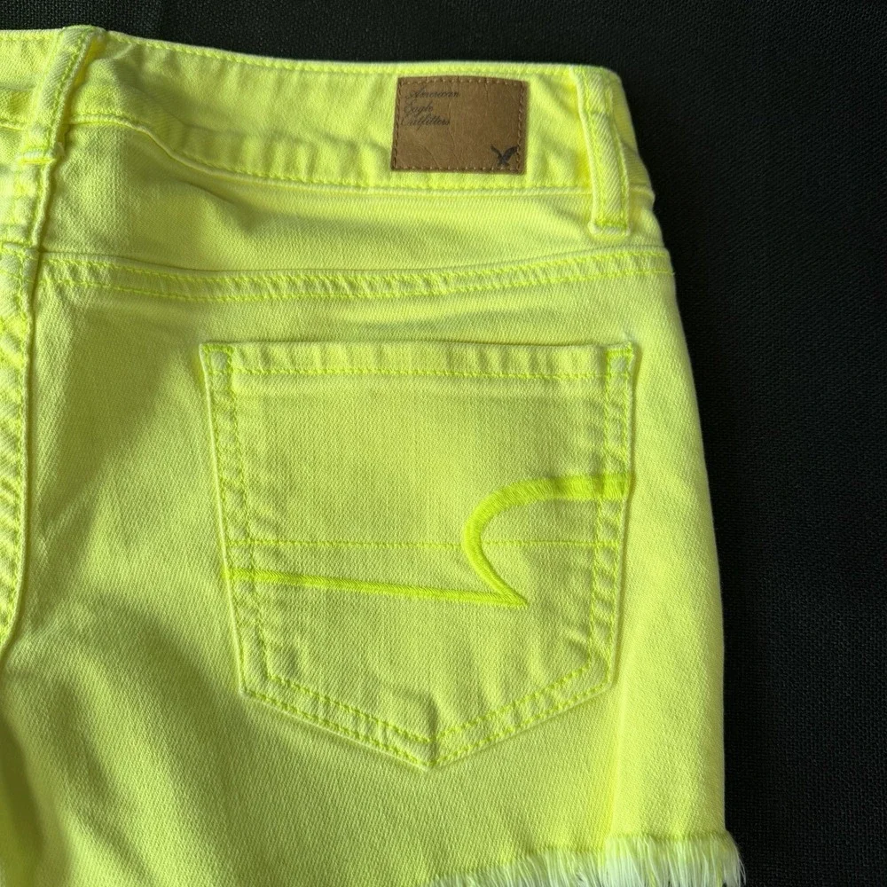 American Eagle AE Neon Volt Yellow Denim Shorts Size 2 Frayed Y2K Festival EUC